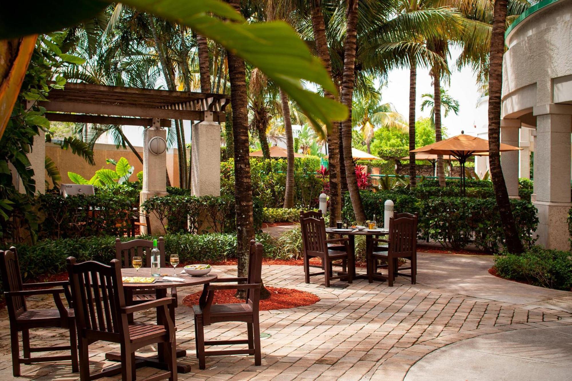 Courtyard By Marriott Fort Lauderdale Airport & Cruise Port Dania Beach Exterior foto