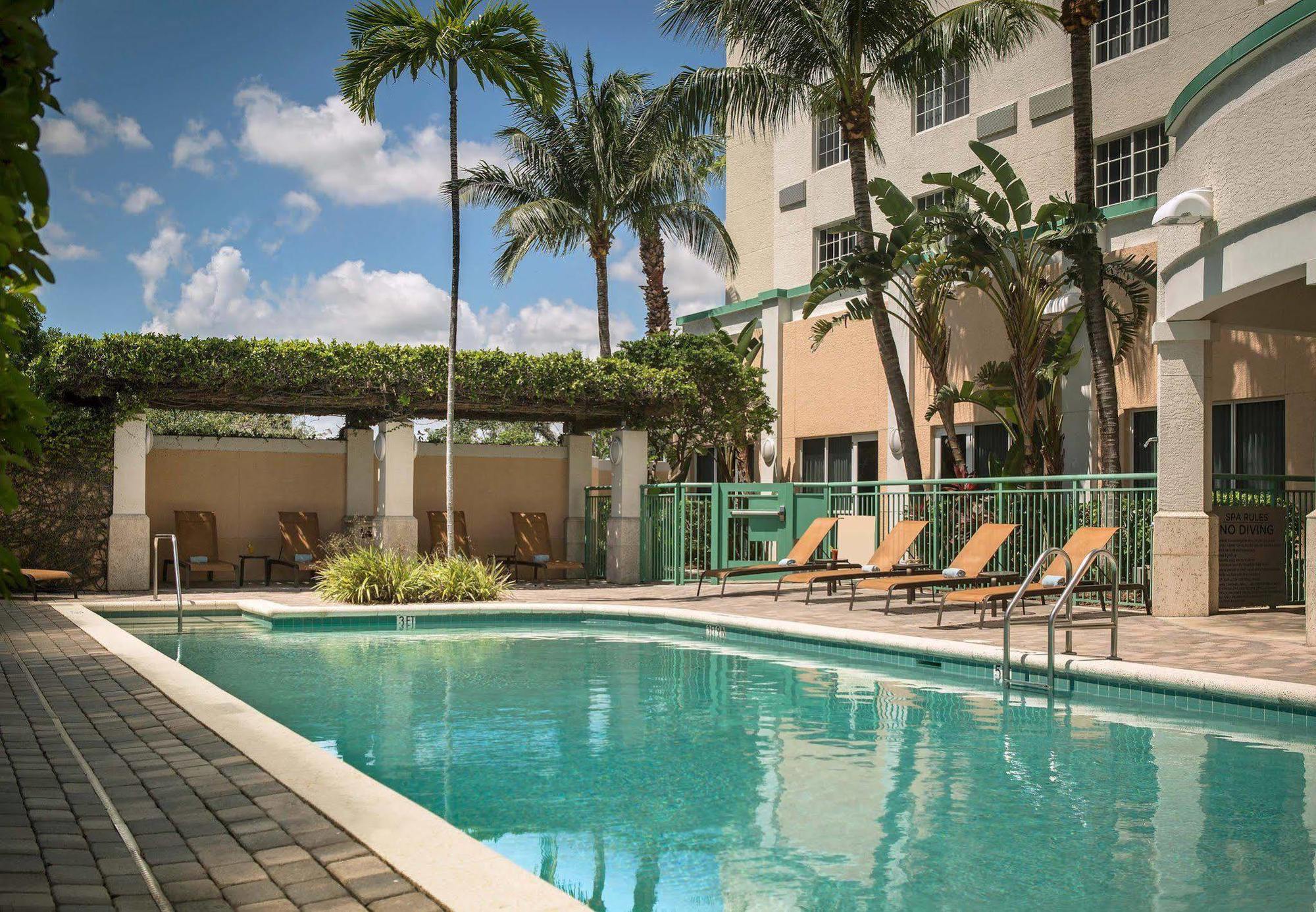 Courtyard By Marriott Fort Lauderdale Airport & Cruise Port Dania Beach Exterior foto